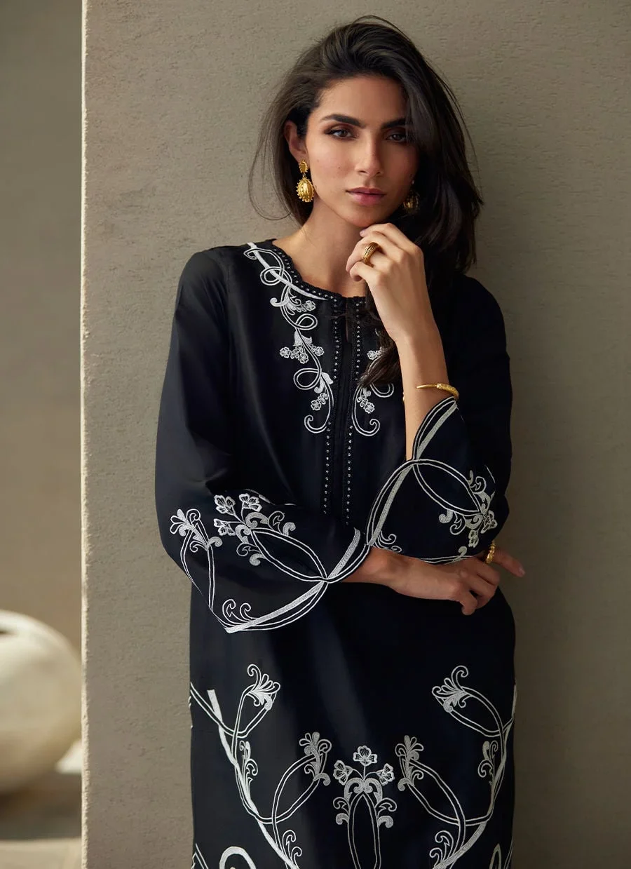 Serai Black Silk Kaftan – Farah Talib Aziz Casual Wear Image 3